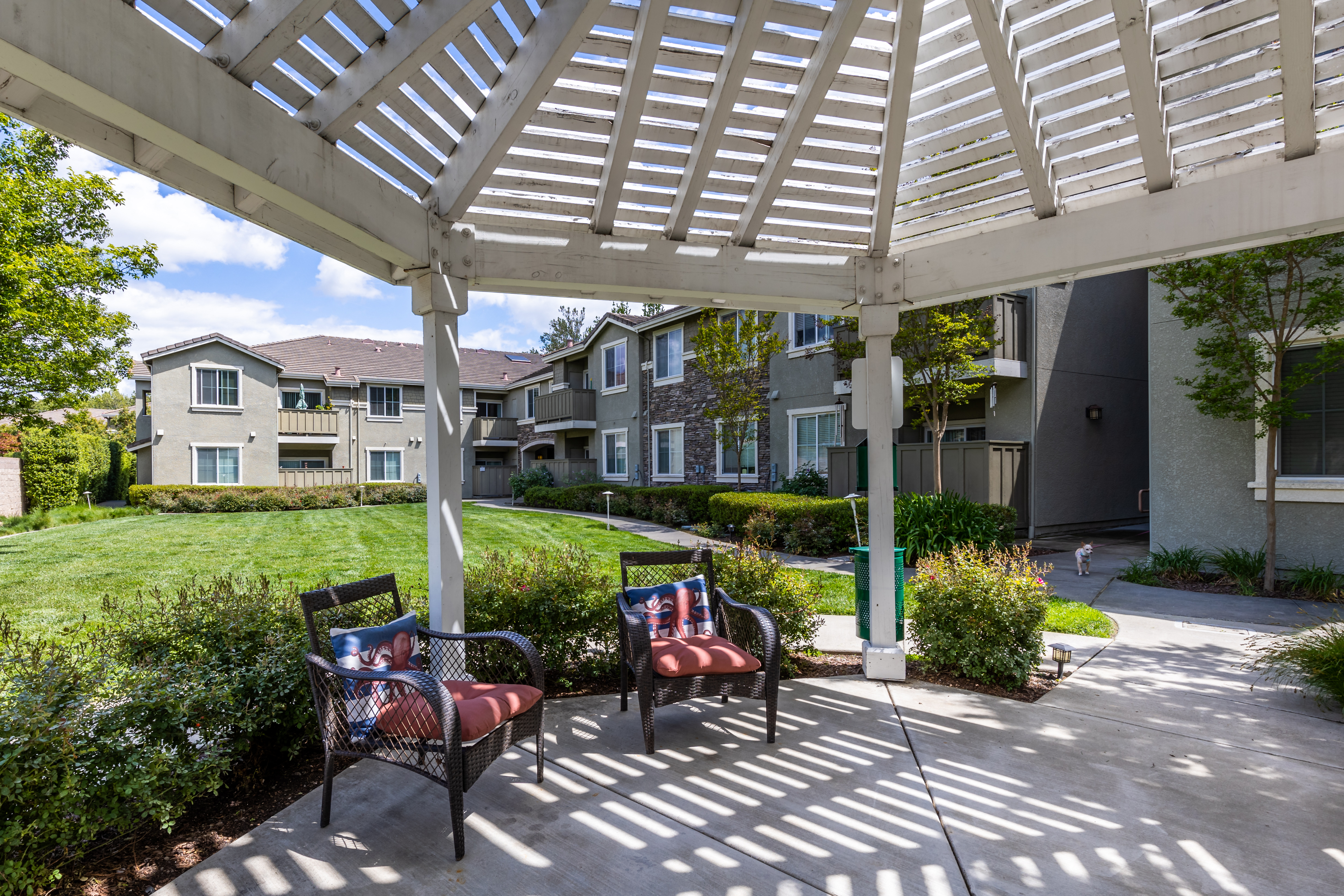 Rose Garden Apartments photo 3